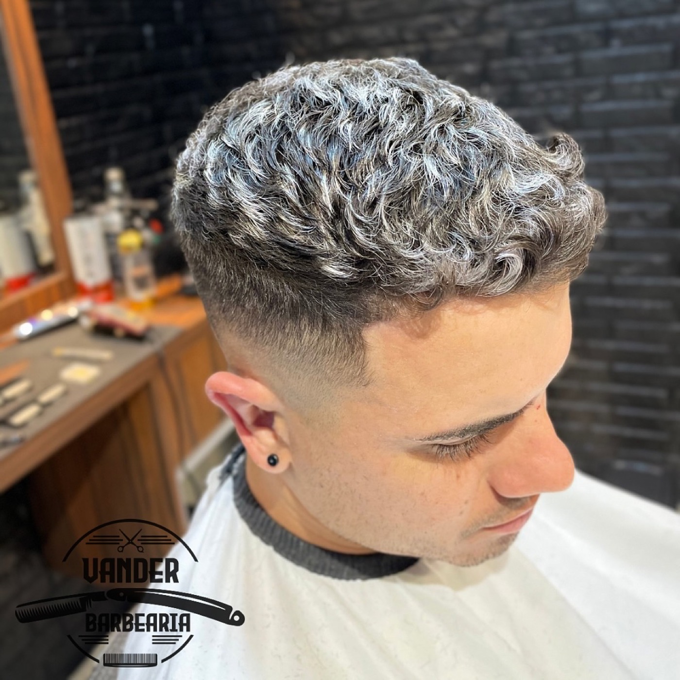 Corte em cabelo cacheado
